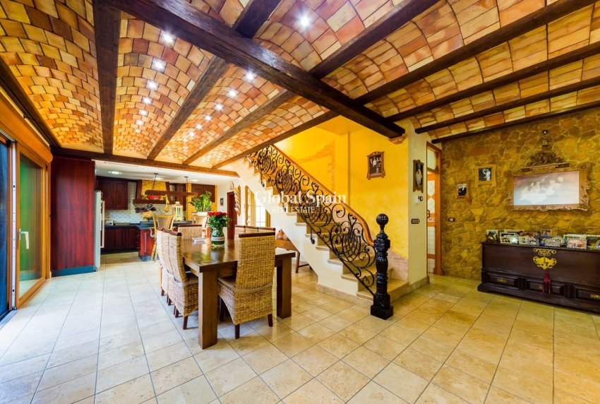 Wederverkoop - HUIS -
ALMORADÍ - Camino De Catral