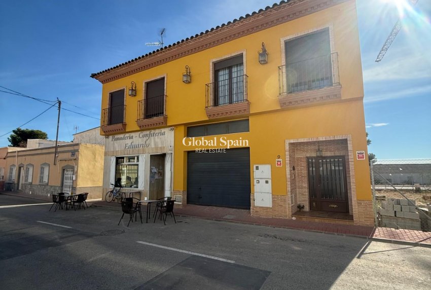 Wederverkoop - HUIS -
AVILESES - Avileses