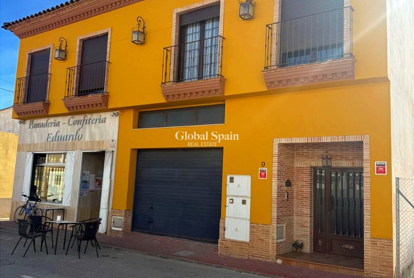 Wederverkoop - HUIS -
AVILESES - Avileses