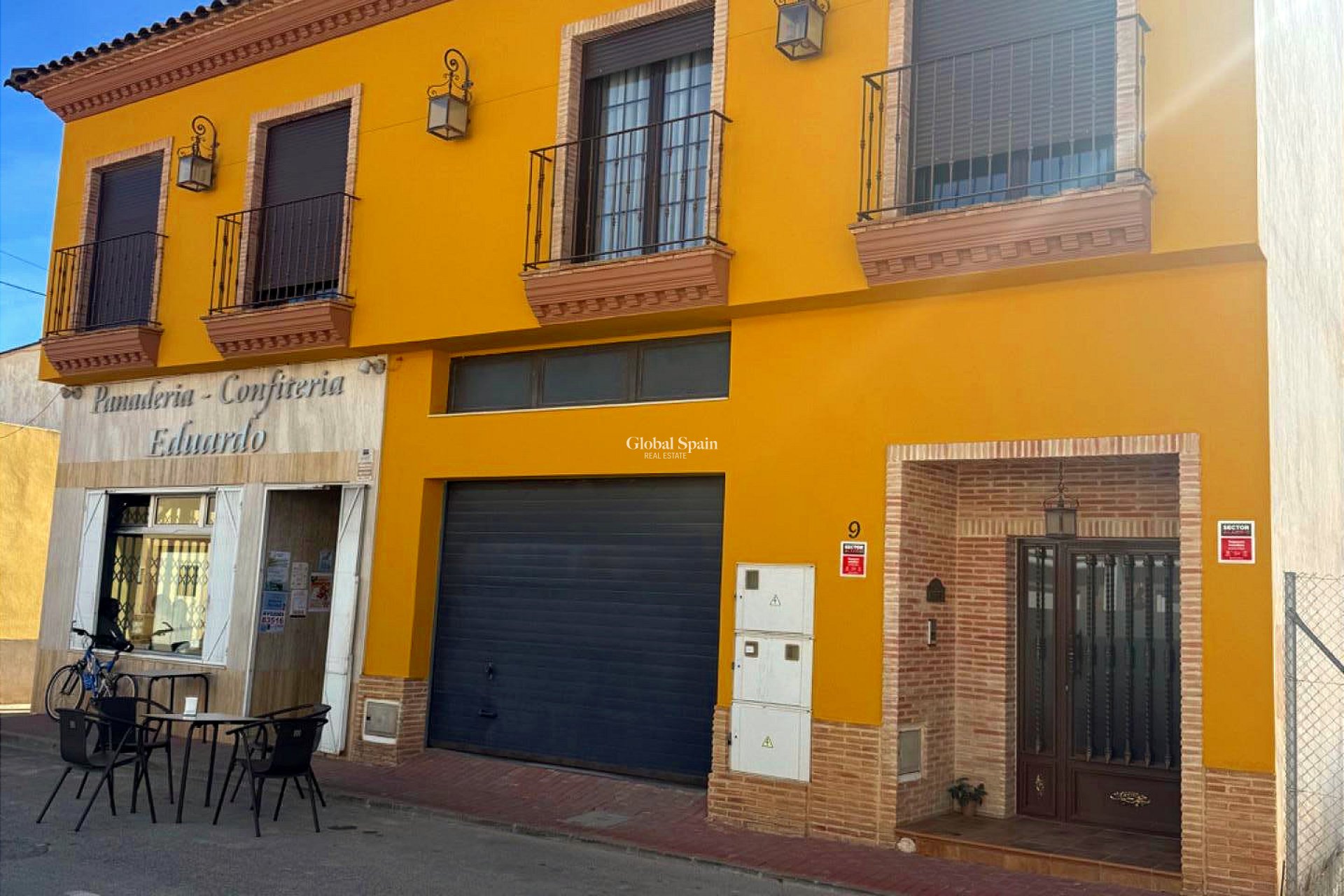 Wederverkoop - HUIS -
AVILESES - Avileses