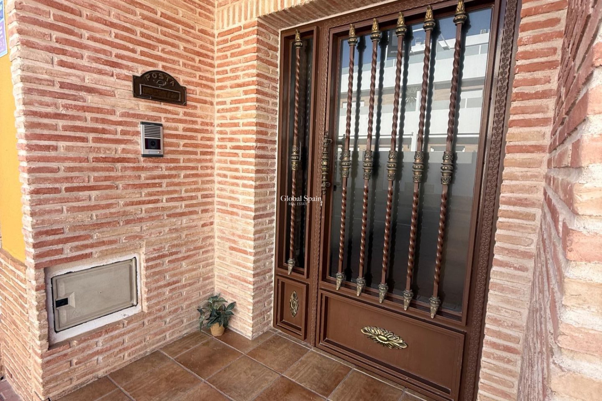 Wederverkoop - HUIS -
AVILESES - Avileses