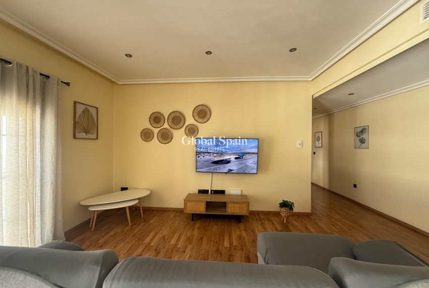 Wederverkoop - HUIS -
AVILESES - Avileses