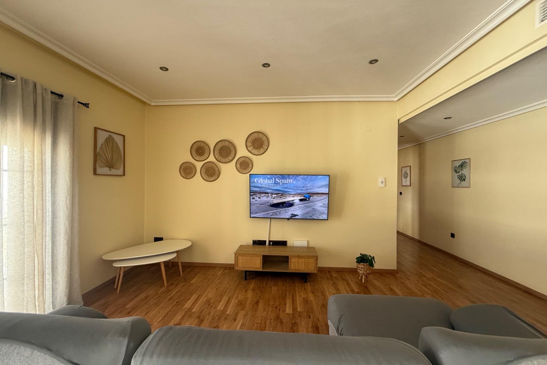 Wederverkoop - HUIS -
AVILESES - Avileses