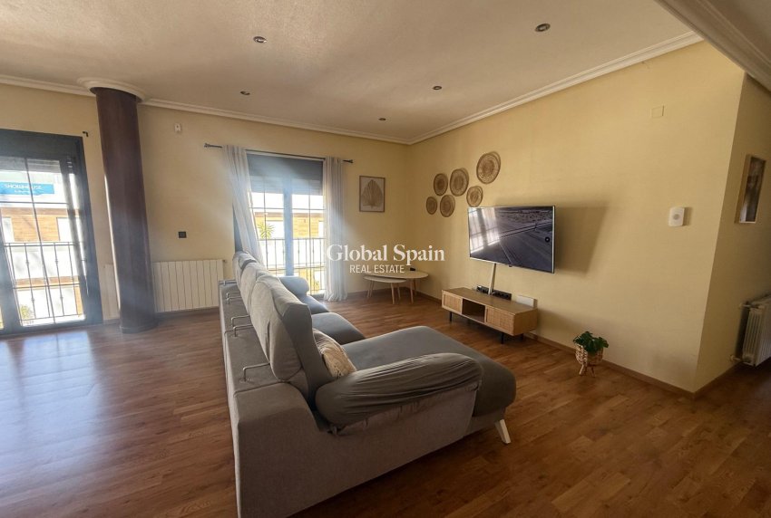 Wederverkoop - HUIS -
AVILESES - Avileses