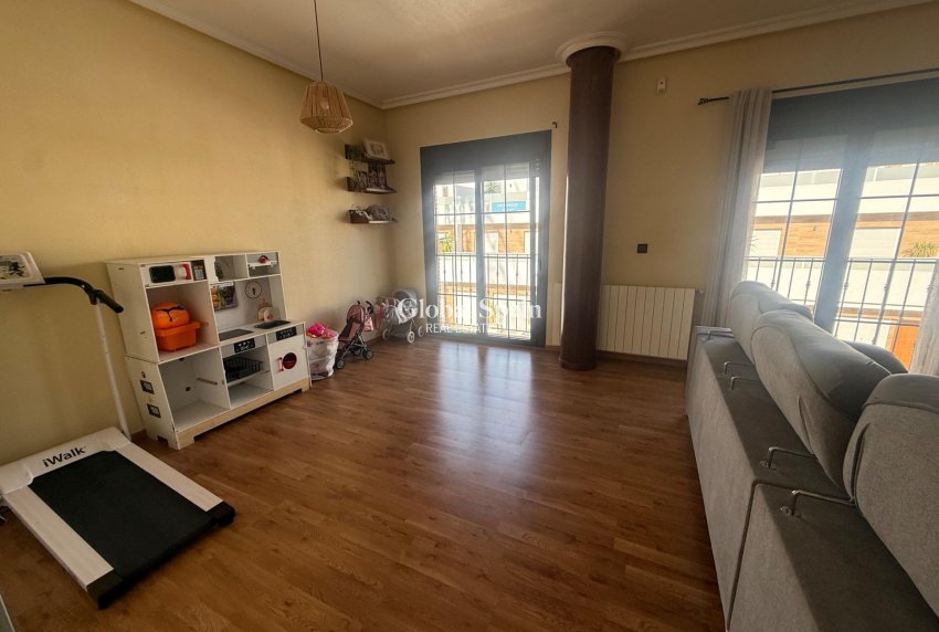 Wederverkoop - HUIS -
AVILESES - Avileses