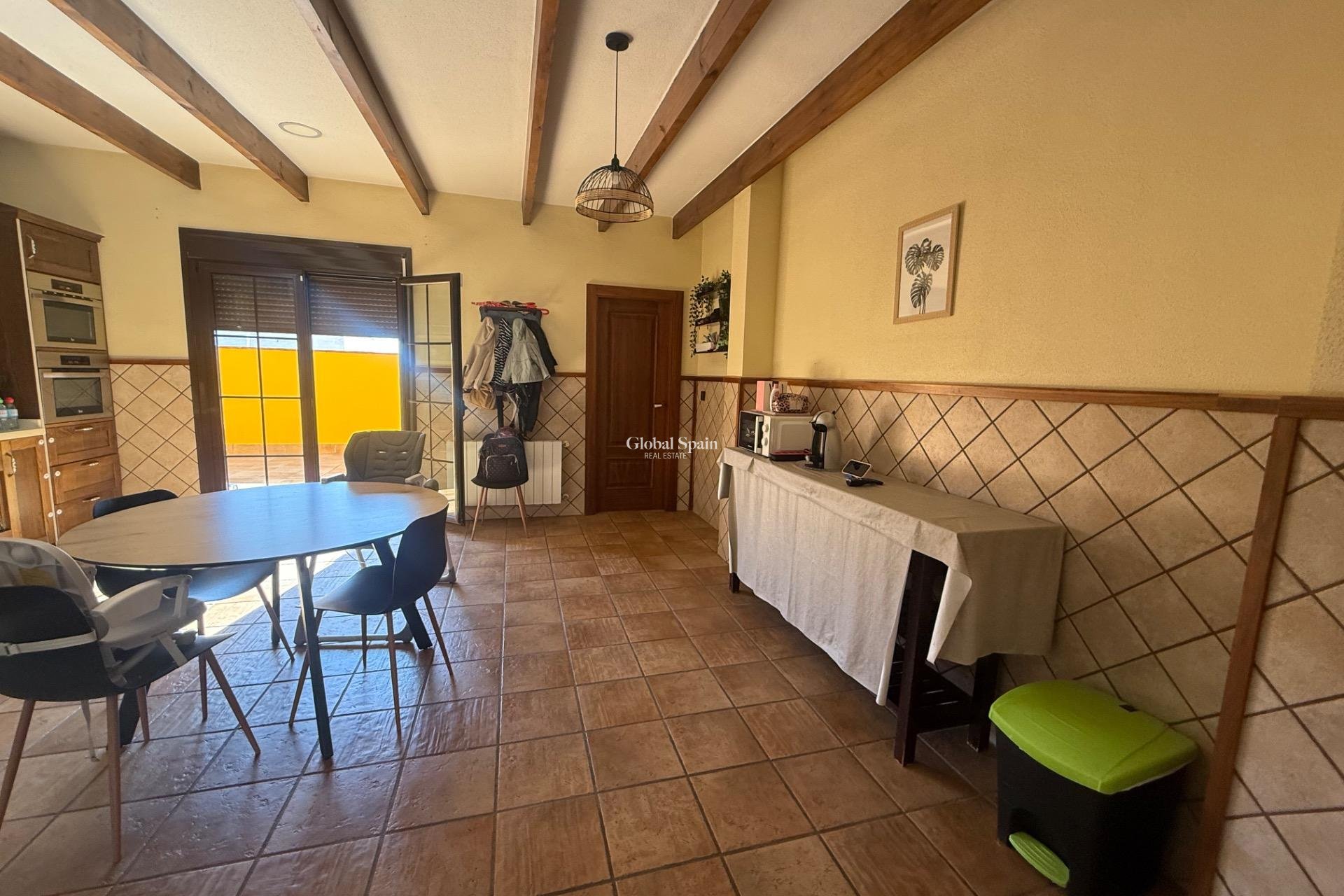 Wederverkoop - HUIS -
AVILESES - Avileses