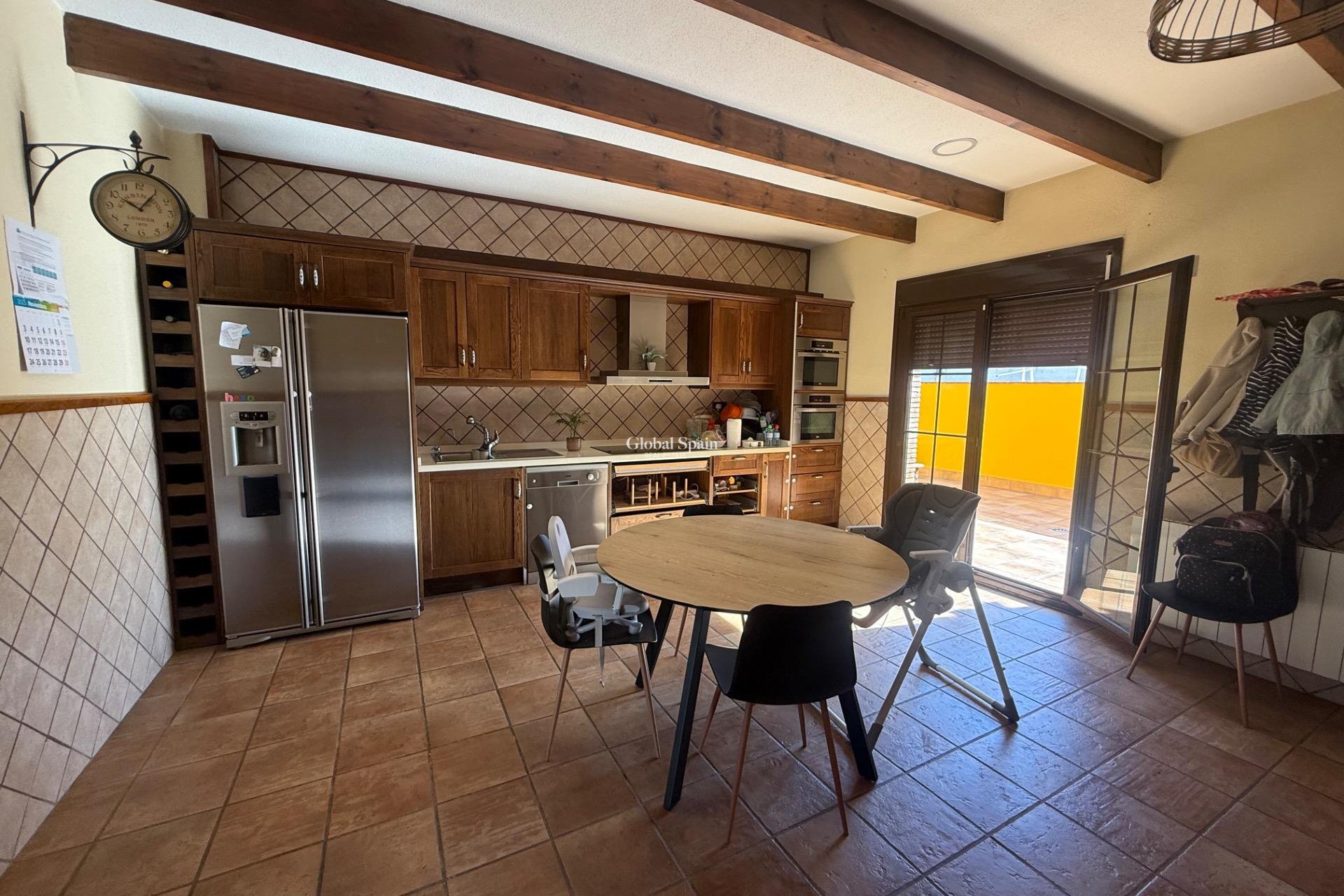 Wederverkoop - HUIS -
AVILESES - Avileses