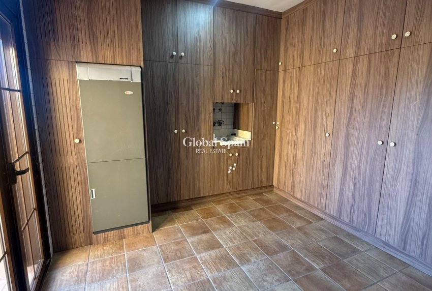 Wederverkoop - HUIS -
AVILESES - Avileses