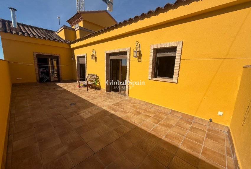 Wederverkoop - HUIS -
AVILESES - Avileses