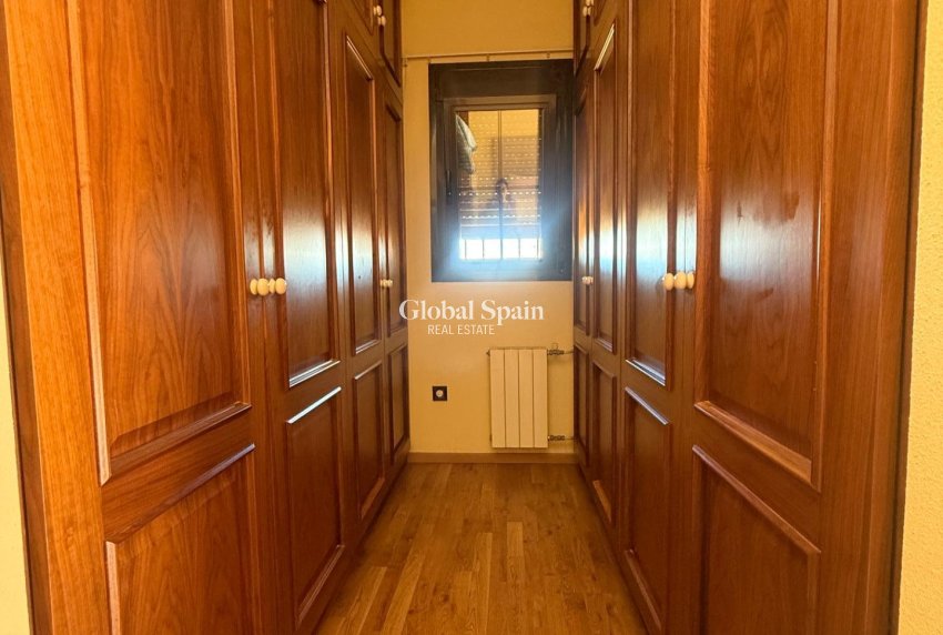 Wederverkoop - HUIS -
AVILESES - Avileses