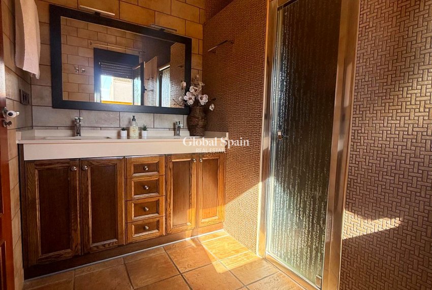 Wederverkoop - HUIS -
AVILESES - Avileses