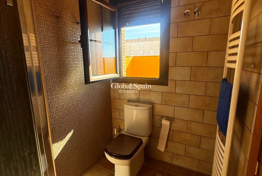 Wederverkoop - HUIS -
AVILESES - Avileses