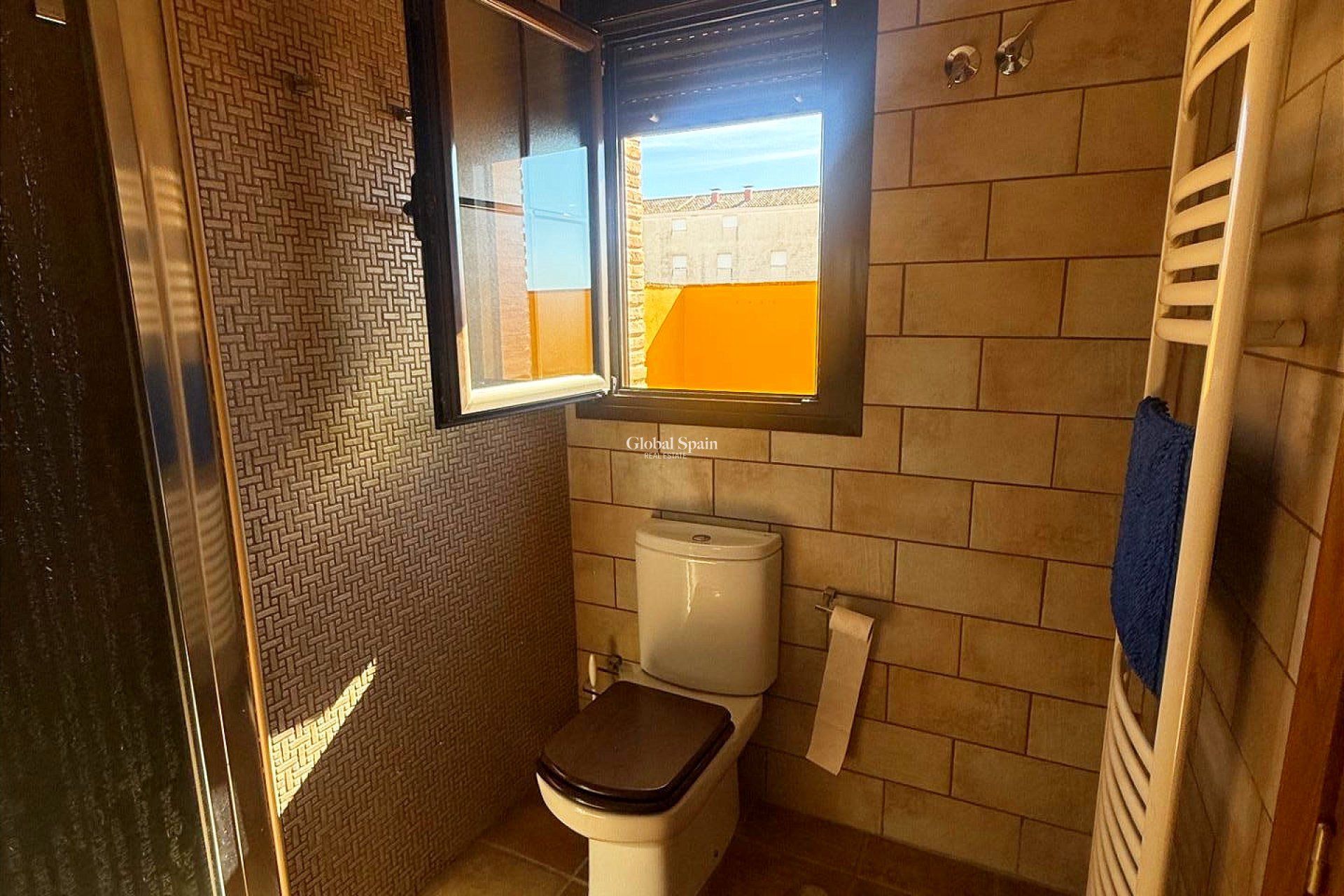 Wederverkoop - HUIS -
AVILESES - Avileses