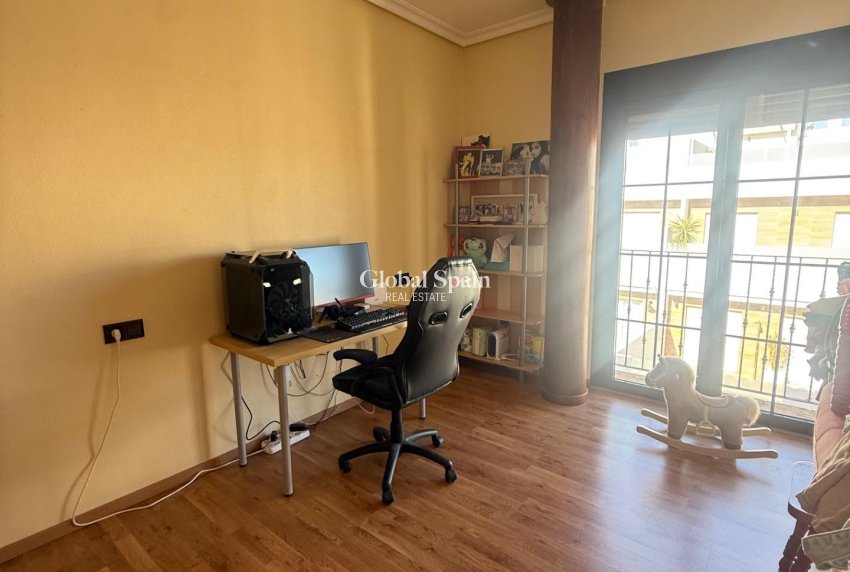 Wederverkoop - HUIS -
AVILESES - Avileses