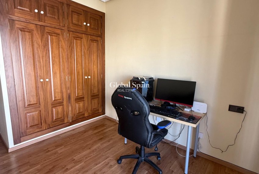 Wederverkoop - HUIS -
AVILESES - Avileses