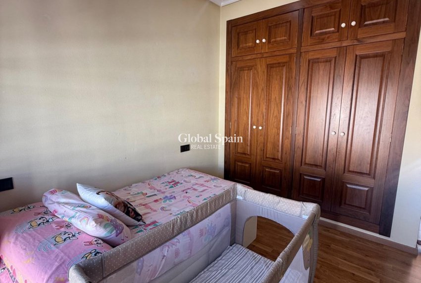 Wederverkoop - HUIS -
AVILESES - Avileses