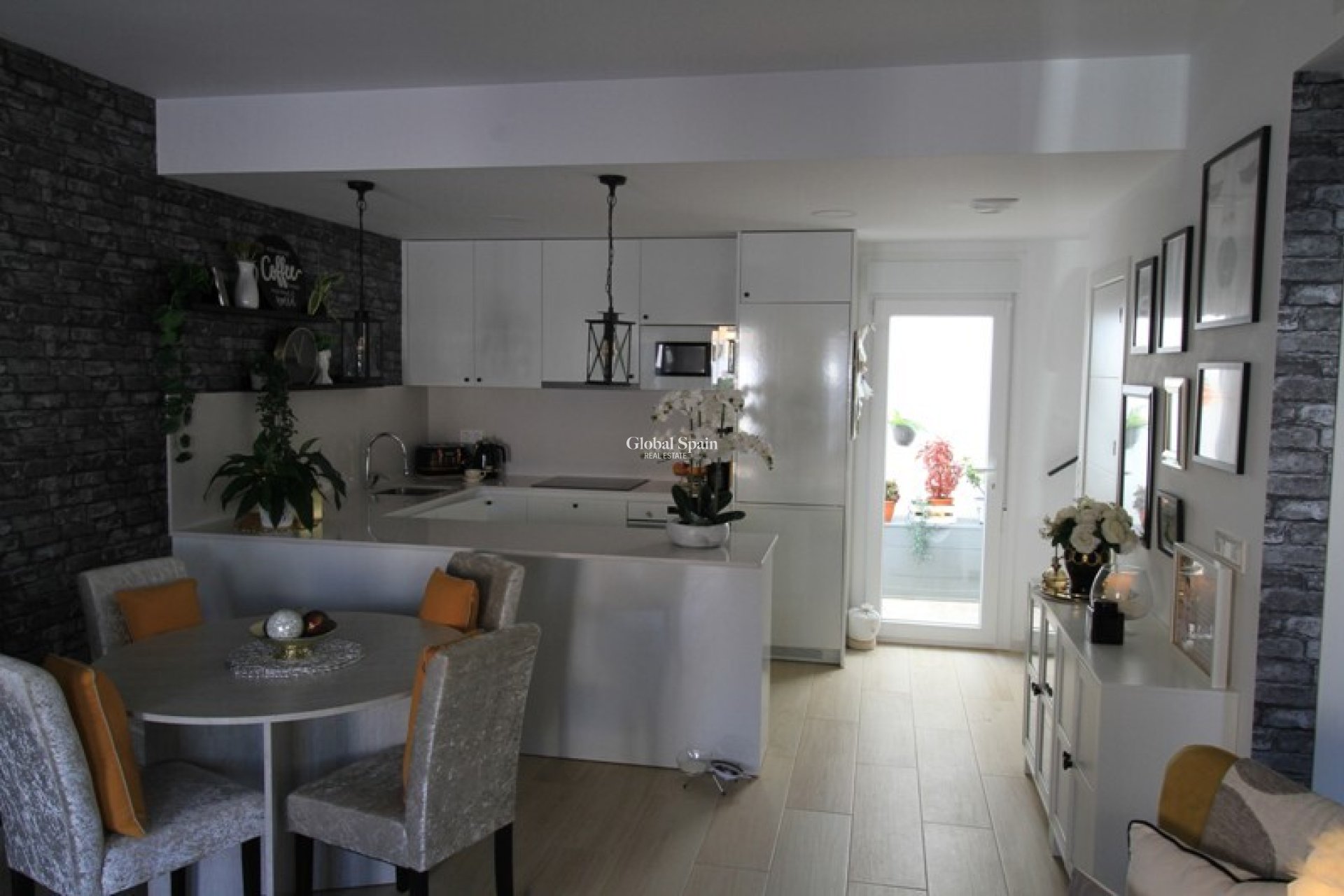 Wederverkoop - HUIS -
AVILESES - Costa Calida