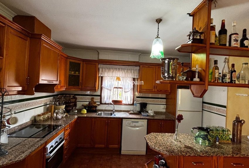 Wederverkoop - HUIS -
BENEJÚZAR - Comunidad Valenciana