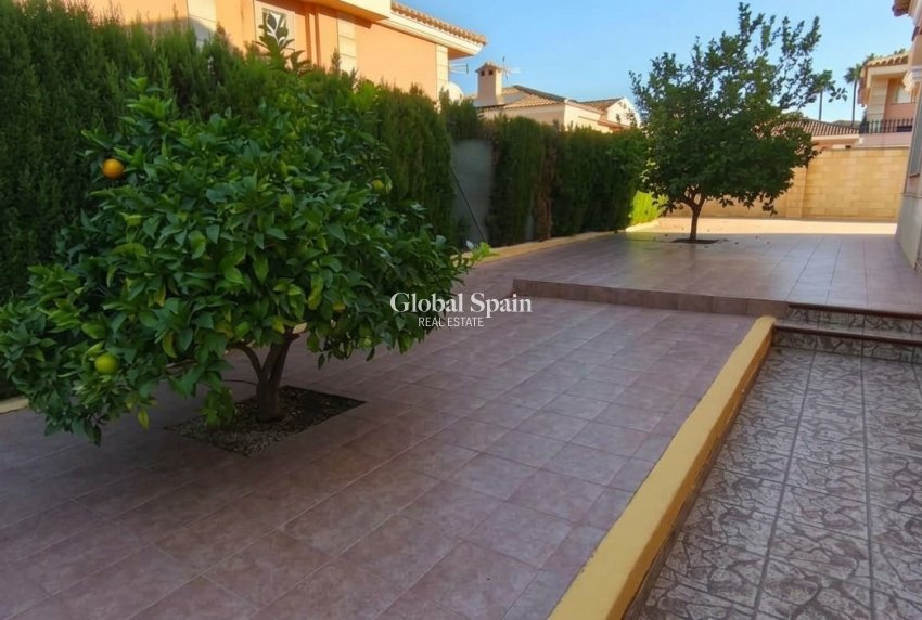 Wederverkoop - HUIS -
BENIDORM - Rincón de Loix