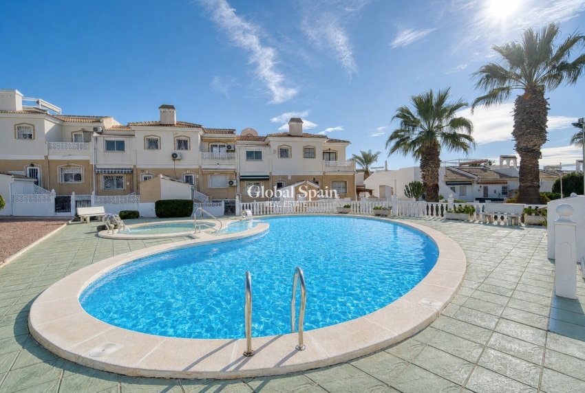 Wederverkoop - HUIS -
Benijofar - Monte Azul