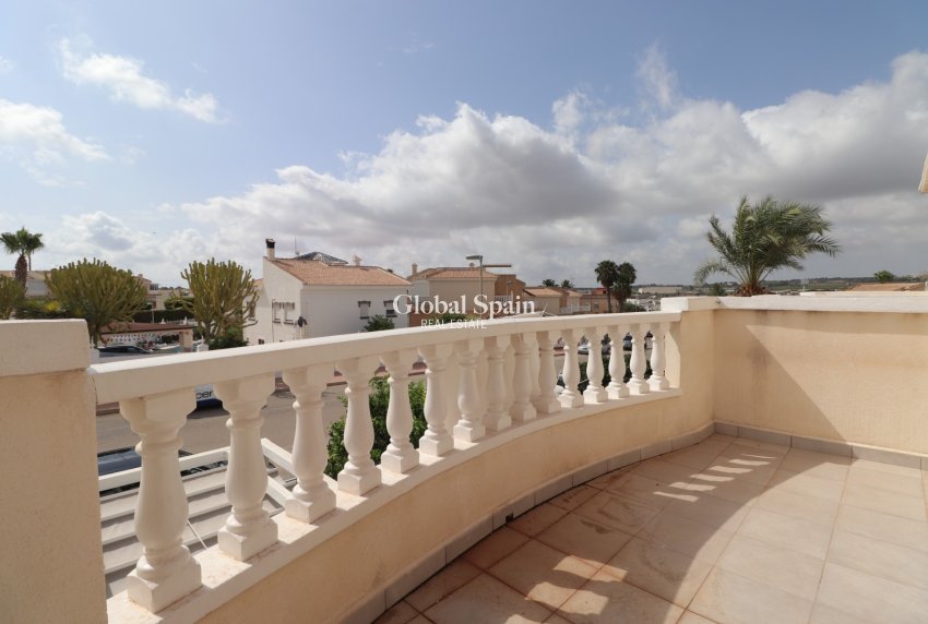 Wederverkoop - HUIS -
Benijofar - Monte Azul