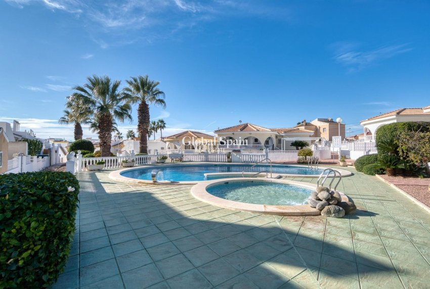 Wederverkoop - HUIS -
Benijofar - Monte Azul