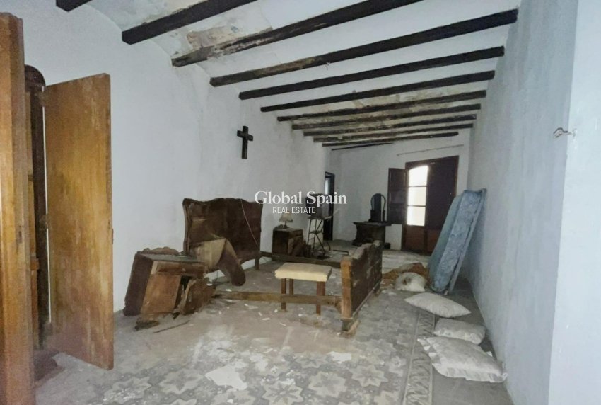 Wederverkoop - HUIS -
BENISSA - Benissa