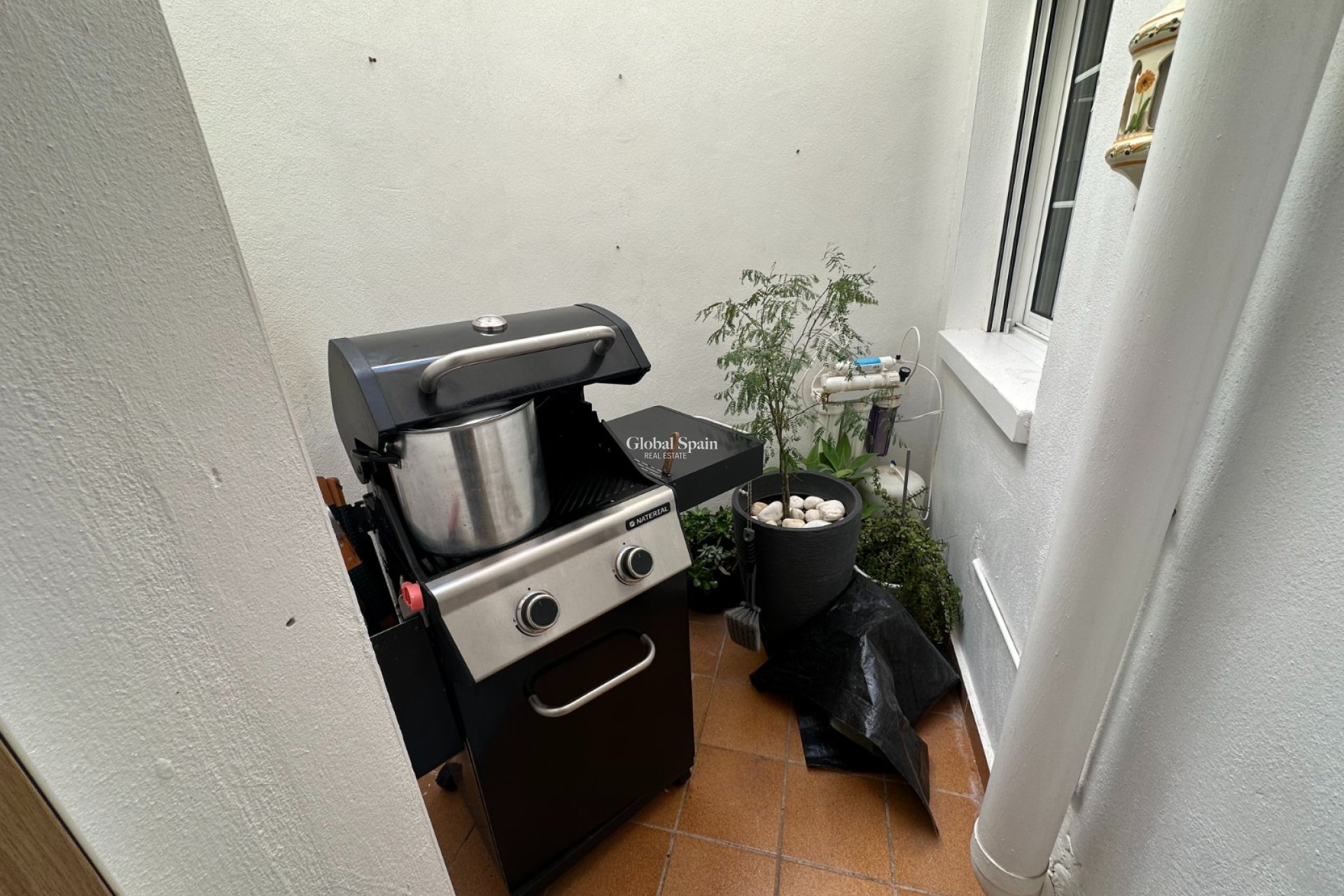 Wederverkoop - HUIS -
BIGASTRO - Inland