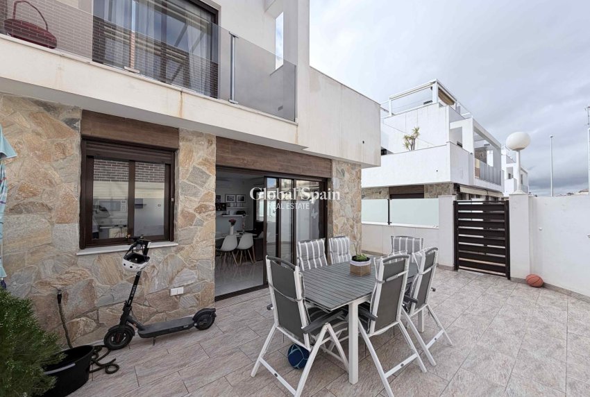 Wederverkoop - HUIS -
CABO ROIG - Costa Blanca