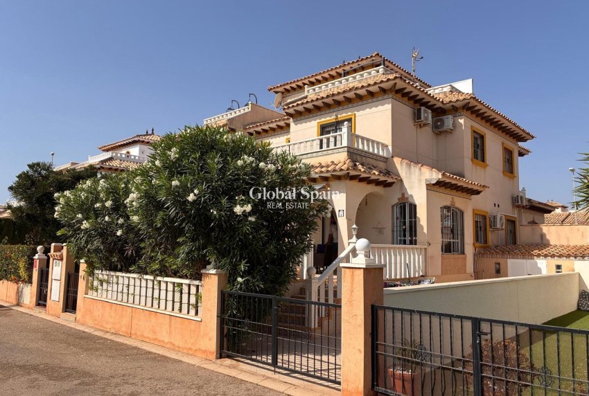 Wederverkoop - HUIS -
CABO ROIG - Lomas de Cabo Roig