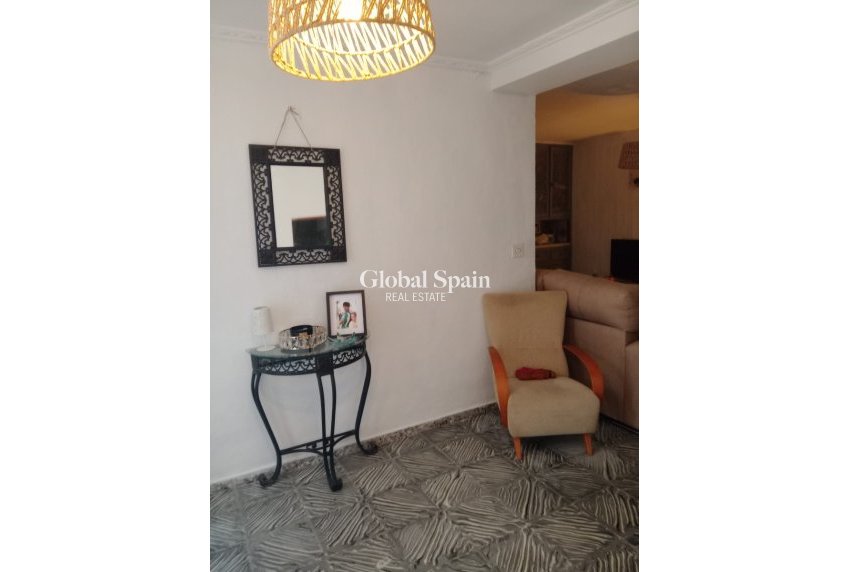 Wederverkoop - HUIS -
CALLOSA D'EN SARRIÀ - Callosa De Ensarrià