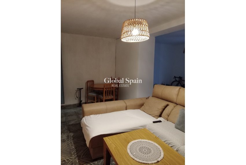 Wederverkoop - HUIS -
CALLOSA D'EN SARRIÀ - Callosa De Ensarrià