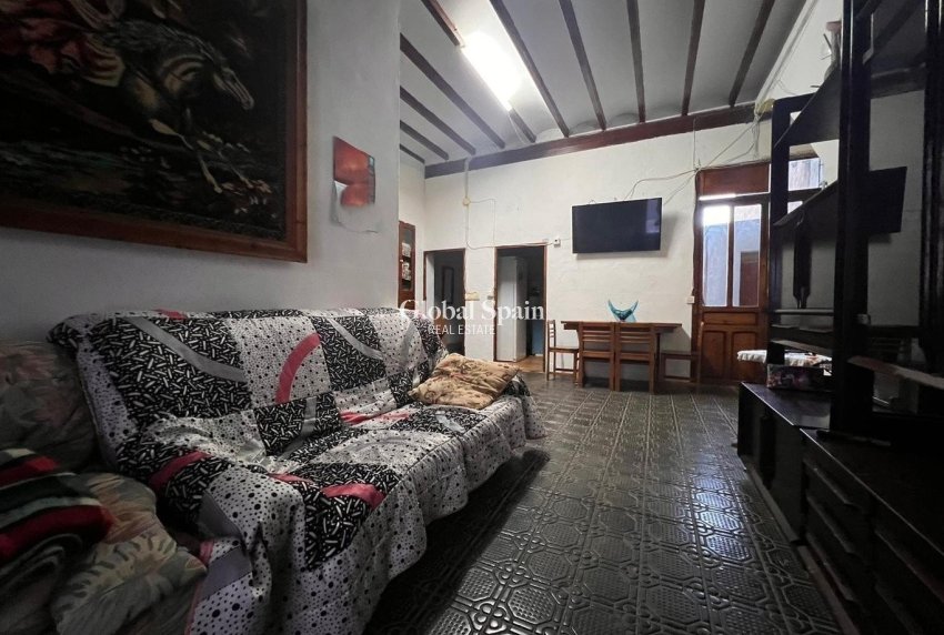 Wederverkoop - HUIS -
CALLOSA D'EN SARRIÀ - Callosa De Ensarrià