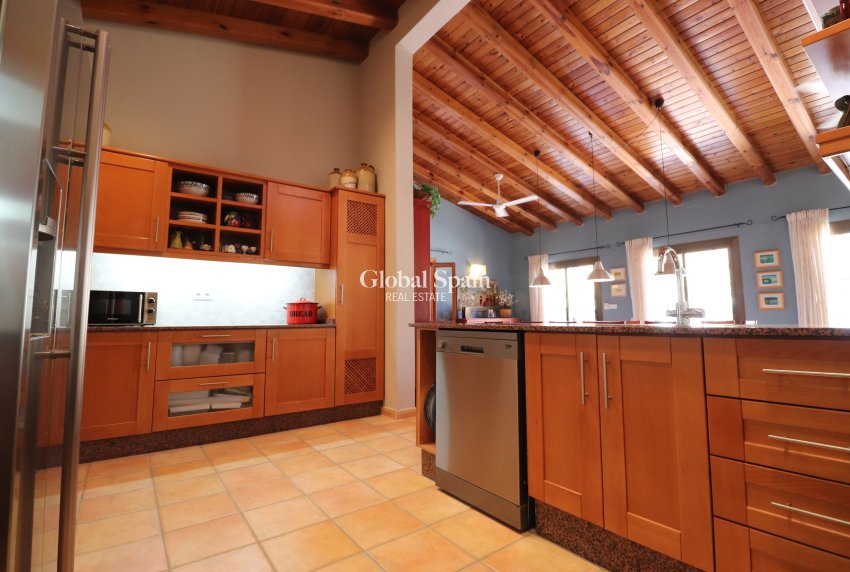 Wederverkoop - HUIS -
Catral - Catral - Country