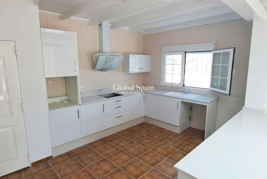 Wederverkoop - HUIS -
Catral - Catral - Country