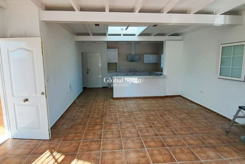 Wederverkoop - HUIS -
Catral - Catral - Country