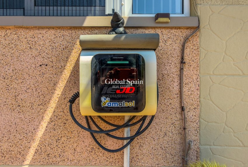 Wederverkoop - HUIS -
CATRAL - Catral