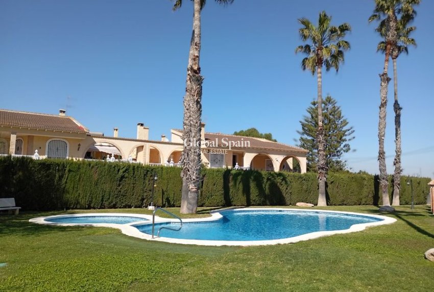 Wederverkoop - HUIS -
CATRAL - Costa Blanca