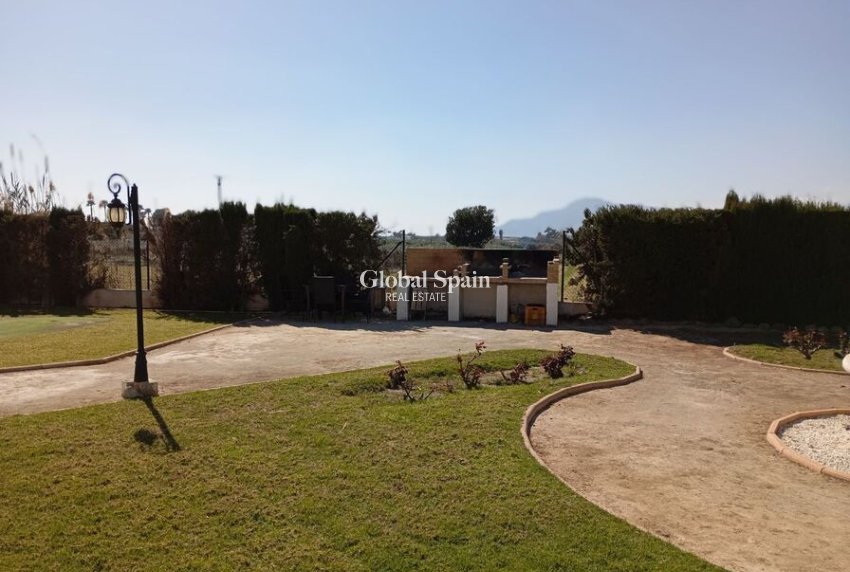 Wederverkoop - HUIS -
CATRAL - Costa Blanca