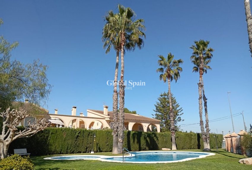 Wederverkoop - HUIS -
CATRAL - Costa Blanca
