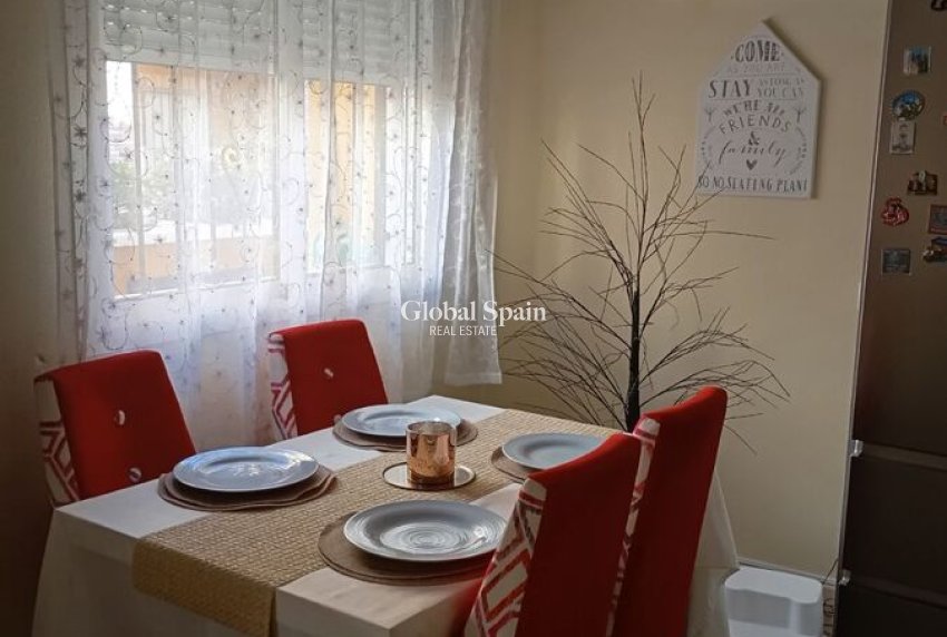 Wederverkoop - HUIS -
CATRAL - Costa Blanca