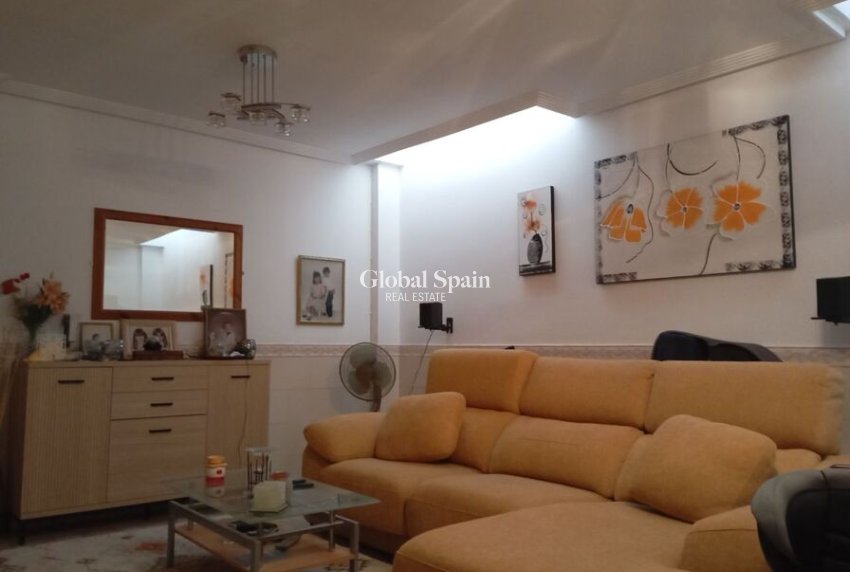 Wederverkoop - HUIS -
CATRAL - Costa Blanca