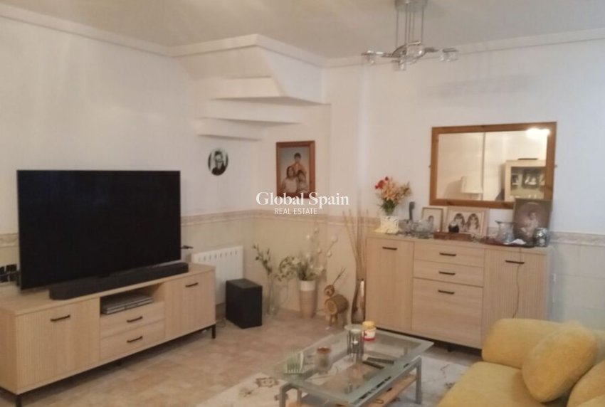 Wederverkoop - HUIS -
CATRAL - Costa Blanca