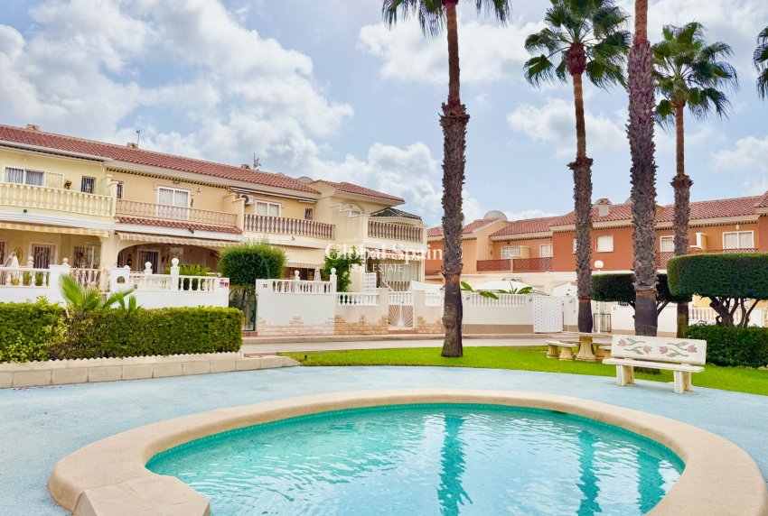 Wederverkoop - HUIS -
CIUDAD QUESADA - Doña Pepa