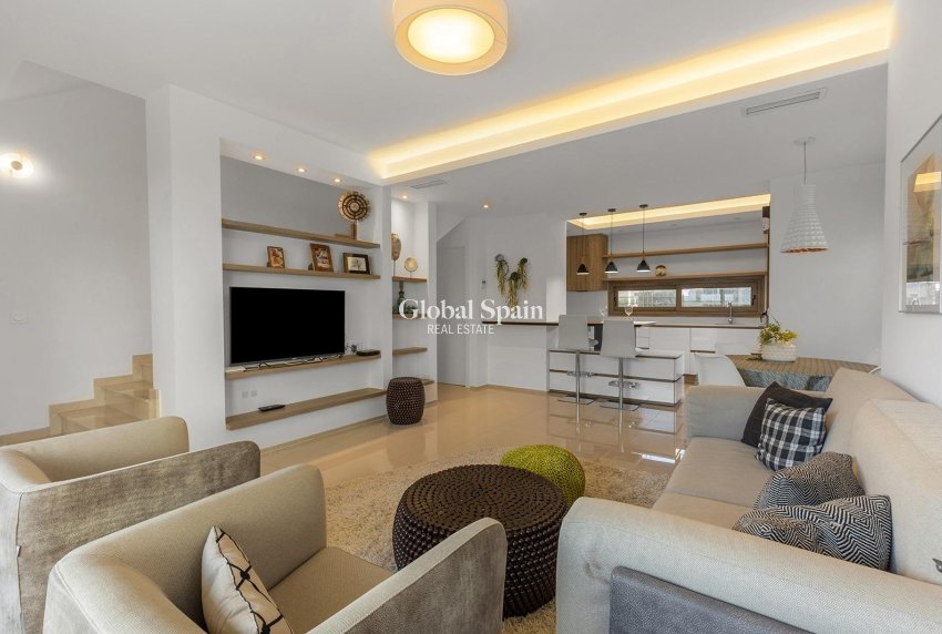 Wederverkoop - HUIS -
CIUDAD QUESADA