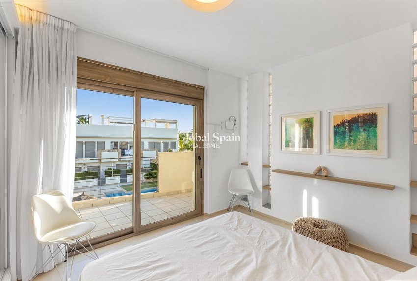 Wederverkoop - HUIS -
CIUDAD QUESADA