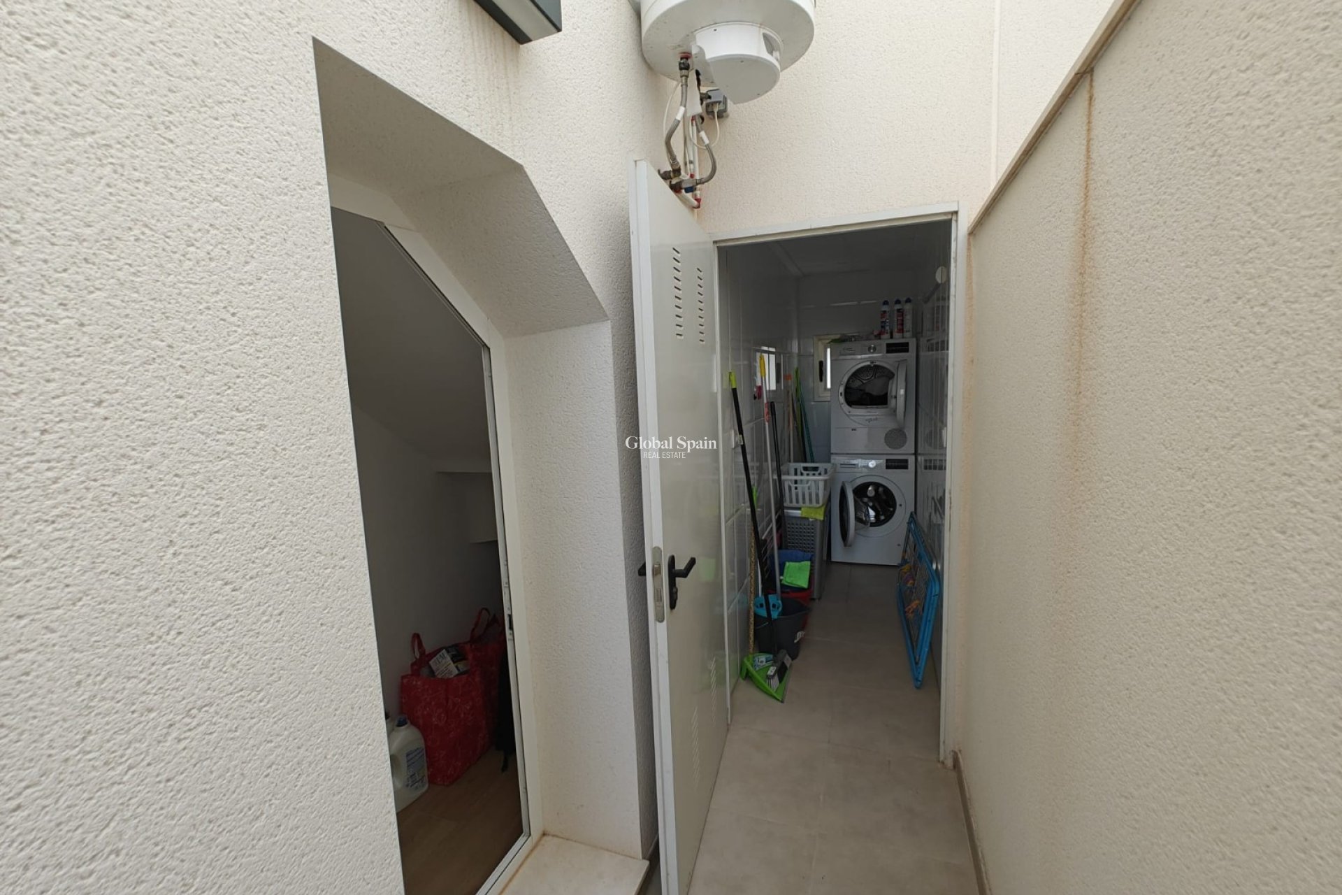 Wederverkoop - HUIS -
COX - Cox