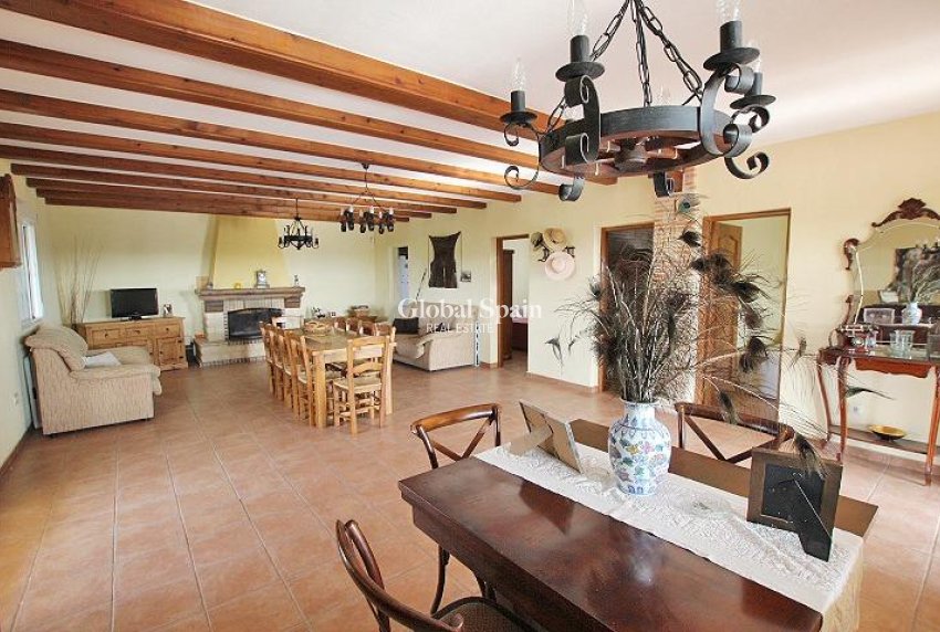 Wederverkoop - HUIS -
DAYA NUEVA - Comunidad valenciana