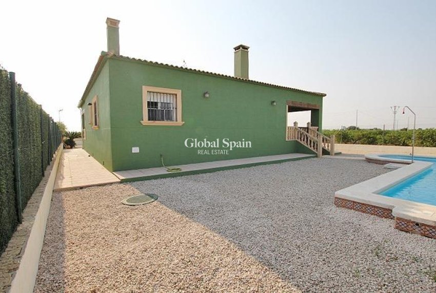 Wederverkoop - HUIS -
DAYA NUEVA - Comunidad valenciana