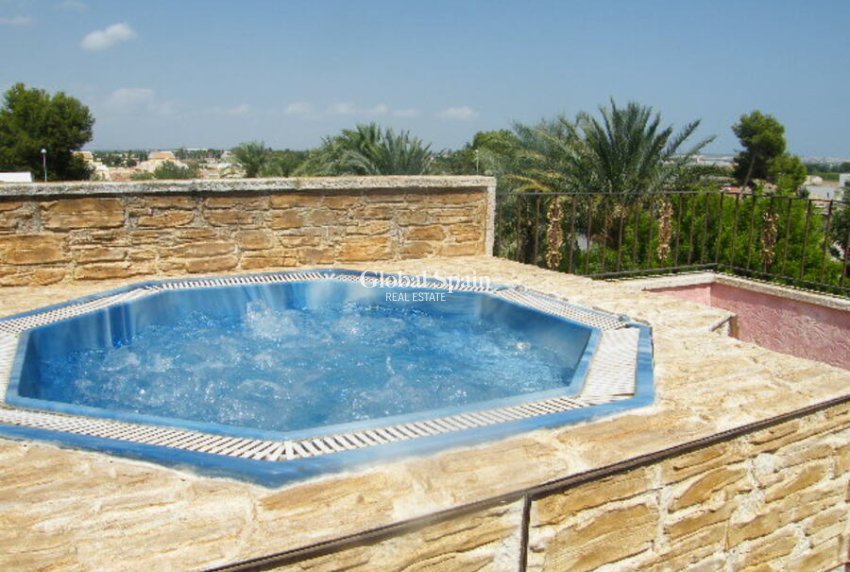 Wederverkoop - HUIS -
DAYA NUEVA - Costa Blanca